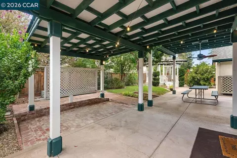 Exterior - 1615 Laurelbrook Dr, Tracy, CA 95377 photo 5 of 8