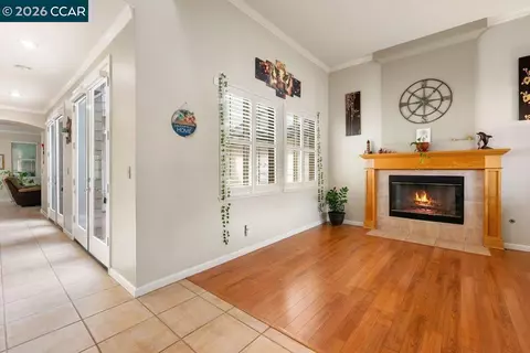 Entry Way - 1615 Laurelbrook Dr, Tracy, CA 95377 photo 2 of 4