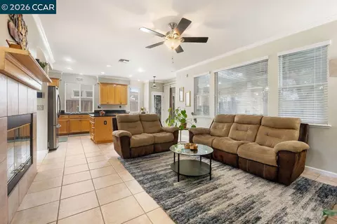 Living - 1615 Laurelbrook Dr, Tracy, CA 95377 photo 3 of 5