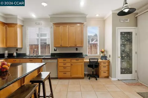 Kitchen - 1615 Laurelbrook Dr, Tracy, CA 95377 photo 2 of 3