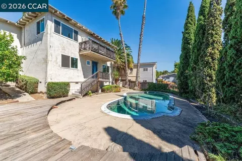 Exterior - 2210 Orange St, Martinez, CA 94553 photo 5 of 8