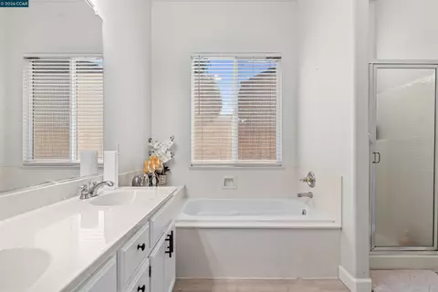 Bath - 2408 Amber Elm, Modesto, CA 95355 photo 4 of 4