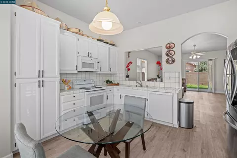 Kitchen - 2408 Amber Elm, Modesto, CA 95355 photo 2 of 4
