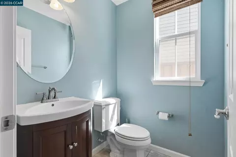 Bath - 1026 Flagship Dr, Vallejo, CA 94592 photo 1 of 7