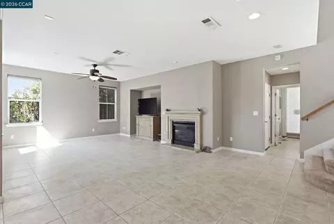 Living - 1026 Flagship Dr, Vallejo, CA 94592 photo 5 of 15
