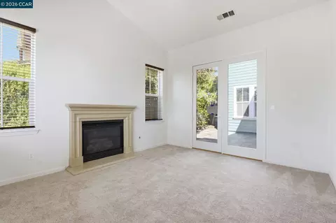 Living - 1026 Flagship Dr, Vallejo, CA 94592 photo 3 of 15