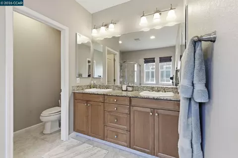 Bath - 1026 Flagship Dr, Vallejo, CA 94592 photo 5 of 7