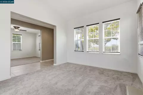 Living - 1026 Flagship Dr, Vallejo, CA 94592 photo 4 of 15
