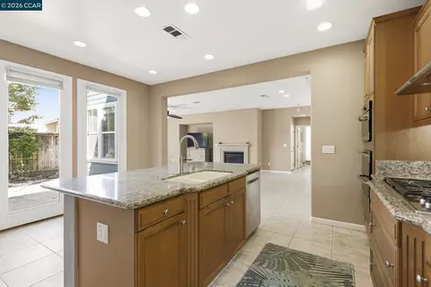 Kitchen - 1026 Flagship Dr, Vallejo, CA 94592 photo 3 of 4