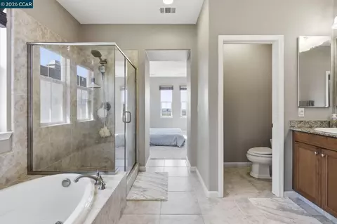 Bath - 1026 Flagship Dr, Vallejo, CA 94592 photo 4 of 7