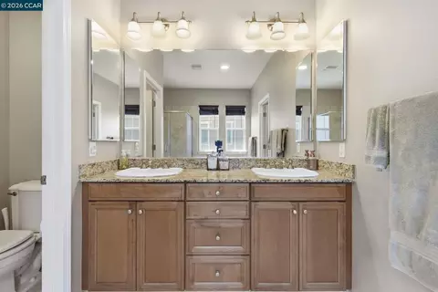 Bath - 1026 Flagship Dr, Vallejo, CA 94592 photo 6 of 7