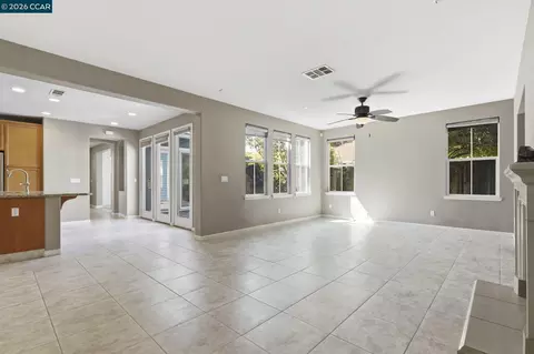 Living - 1026 Flagship Dr, Vallejo, CA 94592 photo 12 of 15