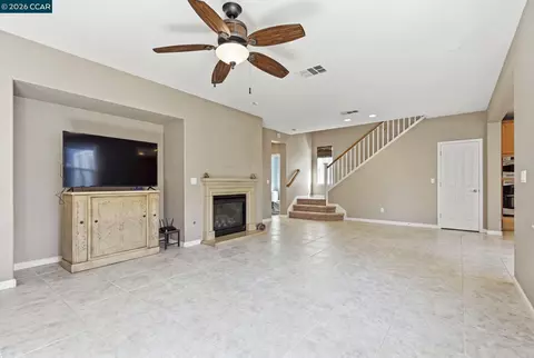 Living - 1026 Flagship Dr, Vallejo, CA 94592 photo 10 of 15