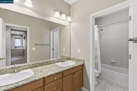 Bath - 1026 Flagship Dr, Vallejo, CA 94592 photo 3 of 7