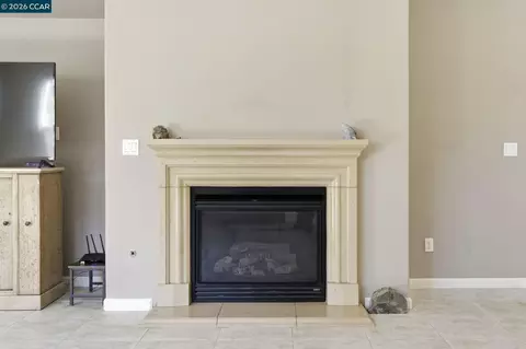 Living - 1026 Flagship Dr, Vallejo, CA 94592 photo 8 of 15