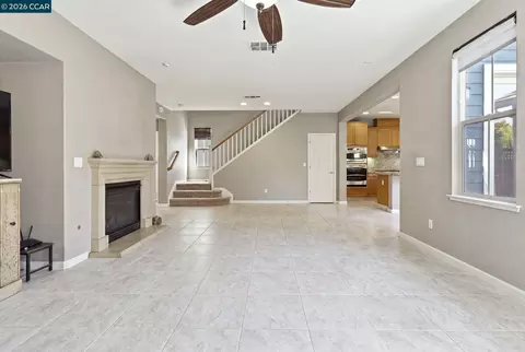 Living - 1026 Flagship Dr, Vallejo, CA 94592 photo 9 of 15