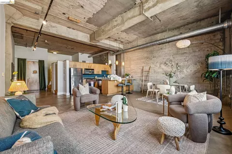 Living - 201 4th St #302, Oakland, CA 94607 photo 3 of 6