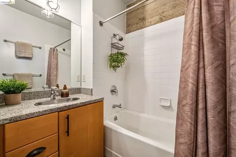 Bath - 201 4th St #302, Oakland, CA 94607 photo 2 of 3