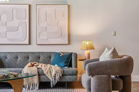 Living - 201 4th St #302, Oakland, CA 94607 photo 4 of 6