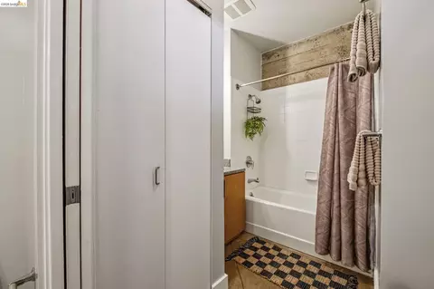 Bath - 201 4th St #302, Oakland, CA 94607 photo 1 of 3