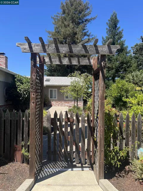 42 Mayo Ln, Walnut Creek, CA 94597