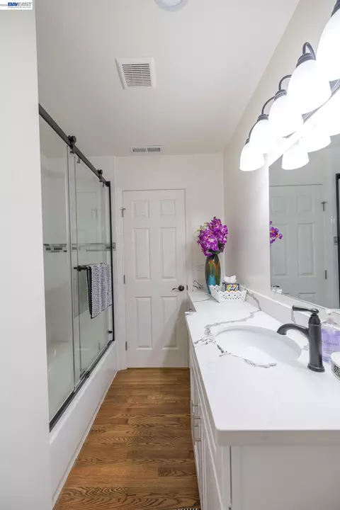 Bath - 767 Lemos Ave, Salinas, CA 93901 photo 2 of 5
