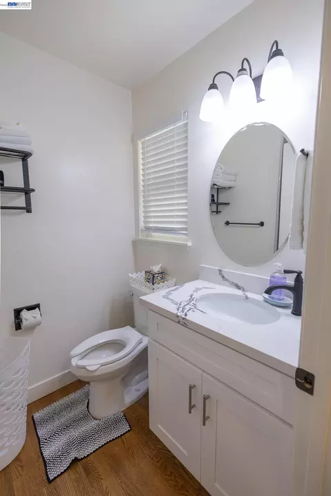 Bath - 767 Lemos Ave, Salinas, CA 93901 photo 5 of 5