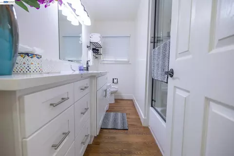 Bath - 767 Lemos Ave, Salinas, CA 93901 photo 3 of 5