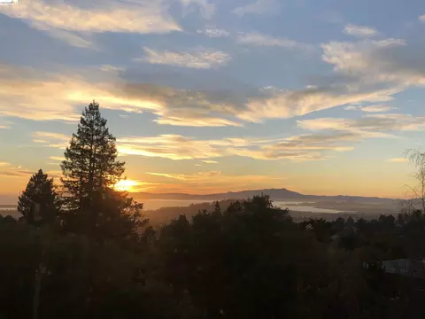 View/Area - 813 San Diego Rd, Berkeley, CA 94707 photo 2 of 8