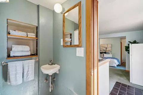 Bath - 813 San Diego Rd, Berkeley, CA 94707 photo 4 of 4