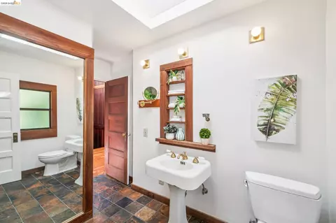 Bath - 813 San Diego Rd, Berkeley, CA 94707 photo 3 of 4