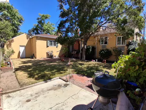 Exterior - 125 Oak Pl, Pittsburg, CA 94565 photo 4 of 5