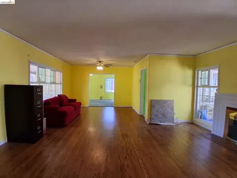 Living - 125 Oak Pl, Pittsburg, CA 94565 photo 2 of 7