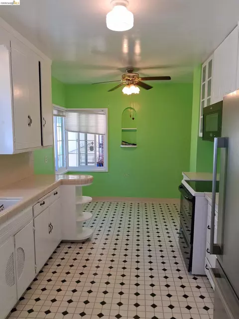 Kitchen - 125 Oak Pl, Pittsburg, CA 94565 photo 1 of 7