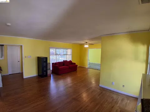 Living - 125 Oak Pl, Pittsburg, CA 94565 photo 3 of 7