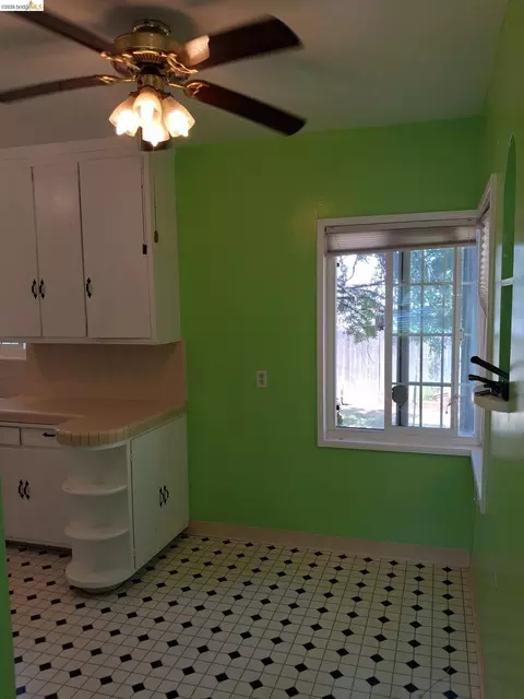 Kitchen - 125 Oak Pl, Pittsburg, CA 94565 photo 7 of 7