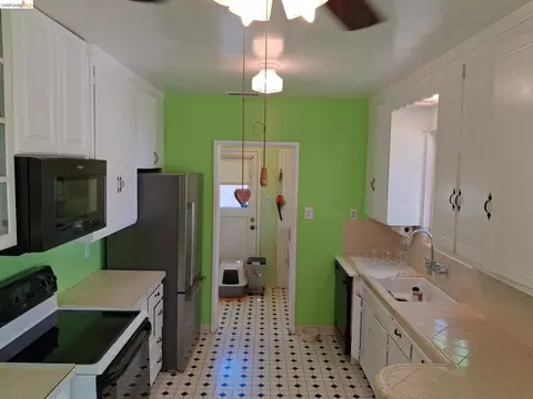 Kitchen - 125 Oak Pl, Pittsburg, CA 94565 photo 2 of 7