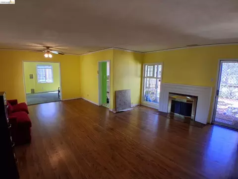 Living - 125 Oak Pl, Pittsburg, CA 94565 photo 1 of 7