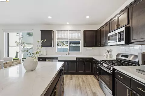 Kitchen - 15929 Testarossa St, Lathrop, CA 95330 photo 1 of 3
