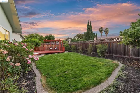 Exterior - 2764 Willowren Way, Pleasanton, CA 94566 photo 9 of 21