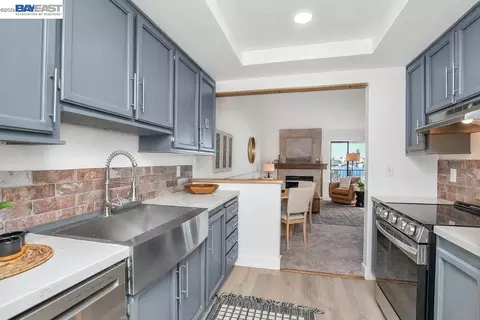 Kitchen - 5739 Cutter Loop, Discovery Bay, CA 94505 photo 2 of 2
