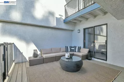 Exterior - 5739 Cutter Loop, Discovery Bay, CA 94505 photo 4 of 5
