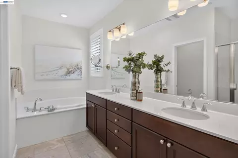 Bath - 2928 Worthing Cmn, Livermore, CA 94550 photo 3 of 4