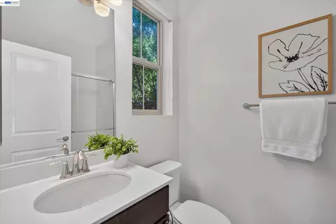Bath - 2928 Worthing Cmn, Livermore, CA 94550 photo 1 of 4