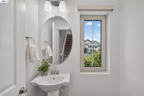 Bath - 2928 Worthing Cmn, Livermore, CA 94550 photo 2 of 4