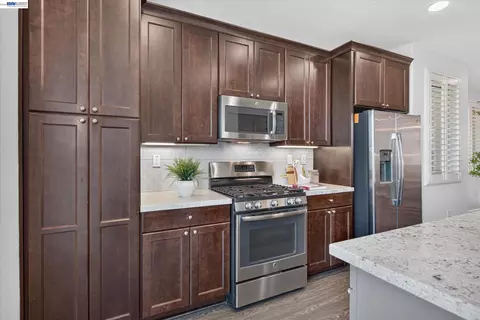 Kitchen - 2928 Worthing Cmn, Livermore, CA 94550 photo 4 of 5