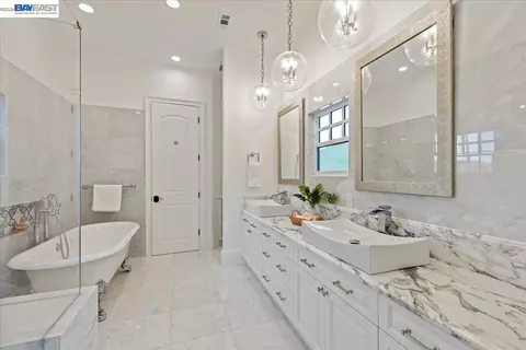 Bath - 12400 Morgan Territory Rd, Livermore, CA 94551 photo 4 of 10