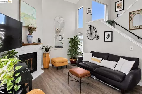3687 Maple Ave #9, Oakland, CA 94602