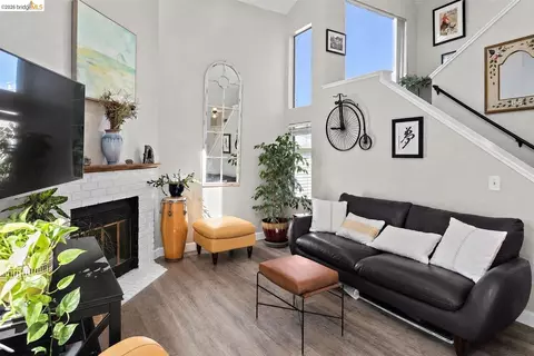 3687 Maple Ave #9, Oakland, CA 94602