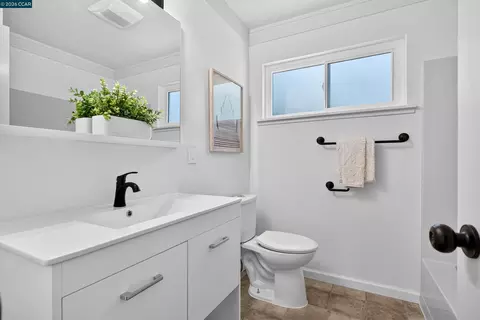 Bath - 748 3rd Ave, Pinole, CA 94564 photo 4 of 8